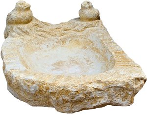 Vogelbad Schale aus Steinguss mit zwei kleinen Vögeln - Manuk / Portland weiß