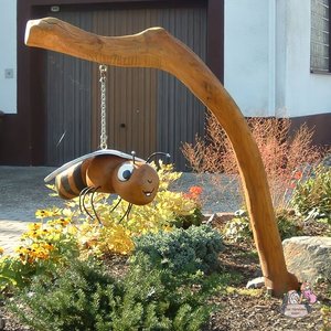 Bemalte Bienen Gartenfigur zum Aufhängen - Die Holzidee - Bienchen