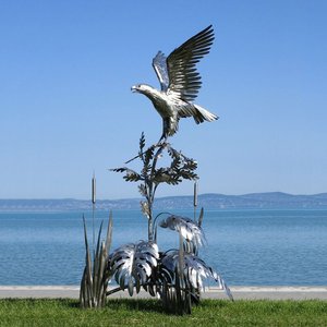 Große Gartenskulptur aus Metall - Adler auf Schilf - Areola / Edelstahl