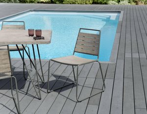 Macabane | 2er-Set stapelbare Stühle aus Holz und Metall