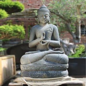 Klassische Buddha Gartenfigur aus Naturstein / 150 cm