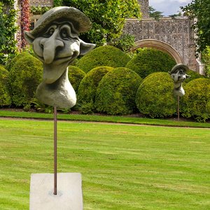 Kobold Skulptur aus Stein als Gartendekoration - Anatol / mit 120cm Stab