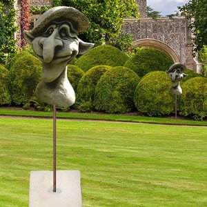 Kobold Skulptur aus Stein als Gartendekoration - Anatol / mit 120cm Stab und Sockel