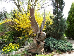 Romantische Gartenskulptur - Engel aus Steinguss - Rivenna / Rost