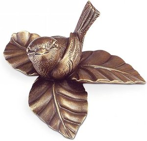 Gartendekoration - Bronze Vogelfigur auf Blatt - Vogel mit Blättern / Bronze braun