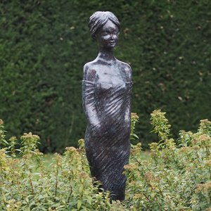 Schöne Frau aus Bronze als Gartenskulptur - Teridi