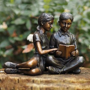 Mädchen & Junge lesen - Gartenfigur aus Bronze - Anna & Timo