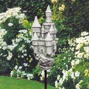 Romantischer Gartenstecker mit kleiner Deko Ritterburg - Rosenschloss / Portland weiß
