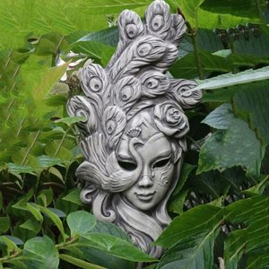 Moderne Gartendekoration - Maske aus Steinguss - Follia / Grau