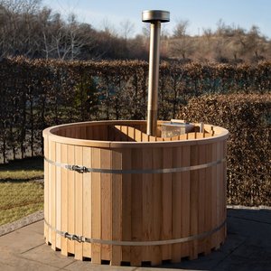 Traditioneller Außen Whirlpool aus Zedernholz mit Holzofen - rund - Bebti / ohne Abdeckung / 120cm