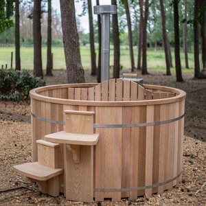 Runder Outdoor Saunabottich aus Abachi Holz inklusive Holzofen - Oseye / mit Abdeckung / 120cm