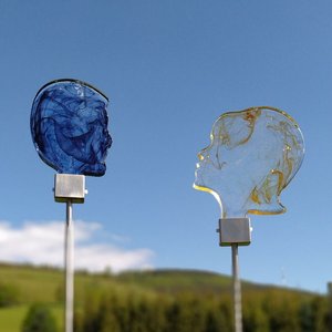 Gartenstecker als Windspiel aus Edelstahl & Glas - Gesicht - Tarehy / Mann