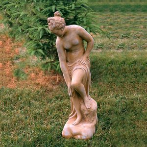 Badende Venus - exklusive Gartenskulptur aus Steinguss - Vera / Pompeja