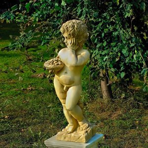Kunstvolle Amorfigur aus Steinguss für den Garten mit Obstkorb - Nicolo / Olimpia