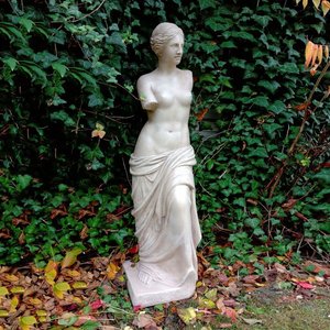 Einzigartige Venus Gartenskulptur aus Steinguss - Melissa / Antikia