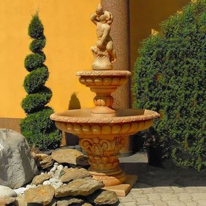 Einzigartiger Gartenbrunnen aus Steinguss - Jungen Figur mit Muschel - Gioele / Olimpia