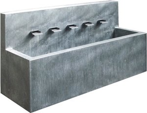 Robuster Metall Gartenbrunnen mit 5 schmalen Ausläufen - Ophelados / Stahl galvanisiert