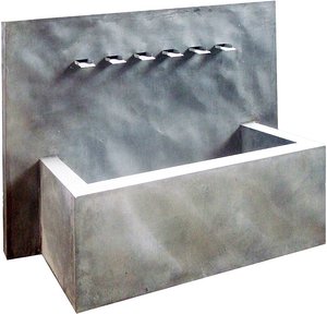 Wasserfall Gartenbrunnen aus Metall mit schmalen Ausläufen - Entegrimus / Stahl galvanisiert