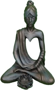 Meditierende Gartenskulptur aus Steinguss in Herzchakra Haltung - Adriana / Bronzeoptik