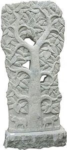 Unikat Gartendekoration aus Stein mit Baumrelief / 120 cm